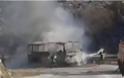 Στις φλόγες τυλίχθηκε λεωφορείο στην Εθνική Κοζάνης - Λάρισας [photos]