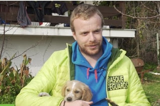 Λέσβος: Ο Βάσκος ναυαγοσώστης υιοθέτησε τον σκύλο που βρήκε μέσα στην βάρκα των προσφύγων [video] - Φωτογραφία 1