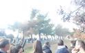 Γκρέμισαν τον φράχτη εξαγριωμένοι πολίτες στο στρατόπεδο για τους πρόσφυγες στο δήμο Δέλτα [video-photos] - Φωτογραφία 2