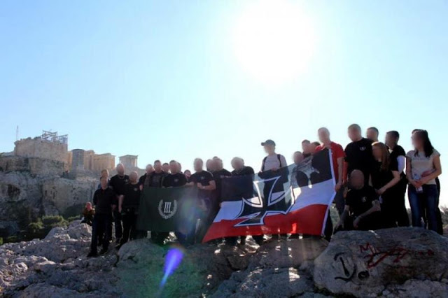 Τη σημαία του γερμανικού Ράιχ σήκωσαν στην Ακρόπολη οι «προσκεκλημένοι» της Χρυσής Αυγής - Φωτογραφία 2