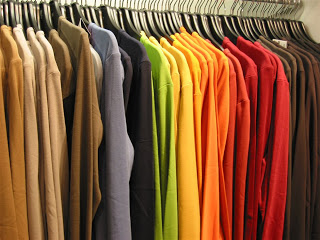 Αυτό είναι το κόλπο για να μείνουν ζωντανά τα χρώματα στα ρούχα... - Φωτογραφία 1