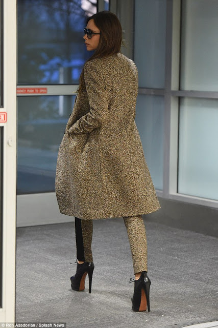 Δείτε πώς εμφανίστηκε η Victoria Beckham στην εβδομάδα μόδας στη Νέα Υόρκη... [photos] - Φωτογραφία 4