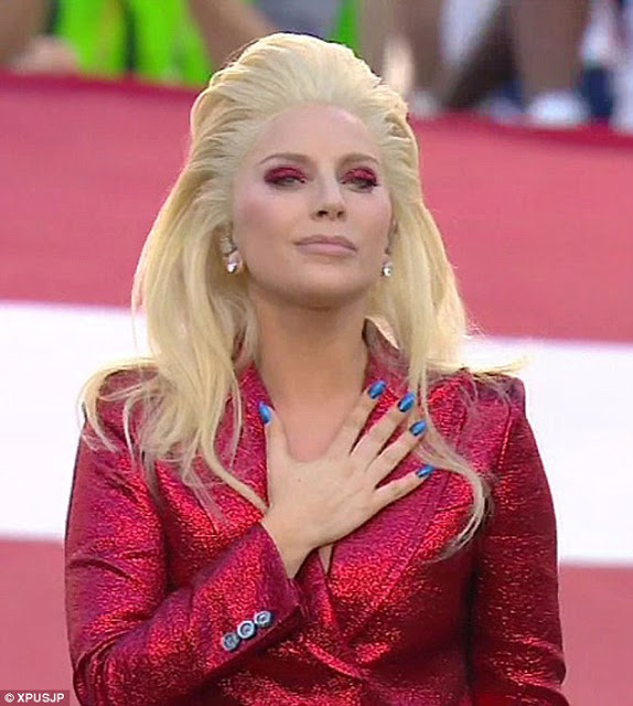Η Lady GaGa τραγούδησε τον Εθνικό Ύμνο στο Superbowl και... [photos] - Φωτογραφία 3