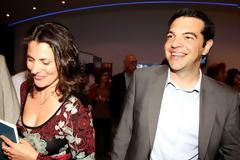 Δείτε την Μπέτυ Μπαζιάνα με μαντήλα... [photos]