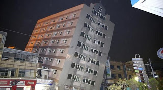 Ταϊβάν: Δύο άτομα ανασύρθηκαν ζωντανά 48 ώρες μετά το σεισμό - Φωτογραφία 1