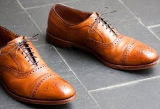 Αυτό είναι το λάθος που κάνουν οι άνδρες όταν αγοράζουν παπούτσια - Φωτογραφία 1