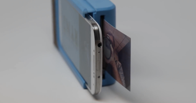 Η θήκη που μετατρέπει το κινητό σε... Polaroid Camera - Φωτογραφία 4