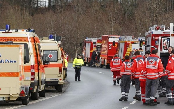 Τραγωδία στη Βαυαρία: Δέκα νεκροί, ένας αγνοούμενος και 81 τραυματίες από μετωπική σύγκρουση τρένων [photos] - Φωτογραφία 13