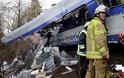Τραγωδία στη Βαυαρία: Δέκα νεκροί, ένας αγνοούμενος και 81 τραυματίες από μετωπική σύγκρουση τρένων [photos] - Φωτογραφία 10