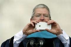 Ο Tim Cook κατέβασε την εικόνα από το twitter μετά το κάζο που έγινε