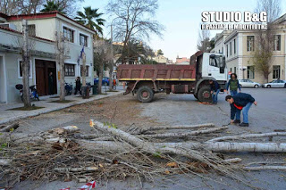 Καθαρισμός της εισόδου του Ναυπλίου από το Δήμο Ναυπλιέων - Φωτογραφία 1