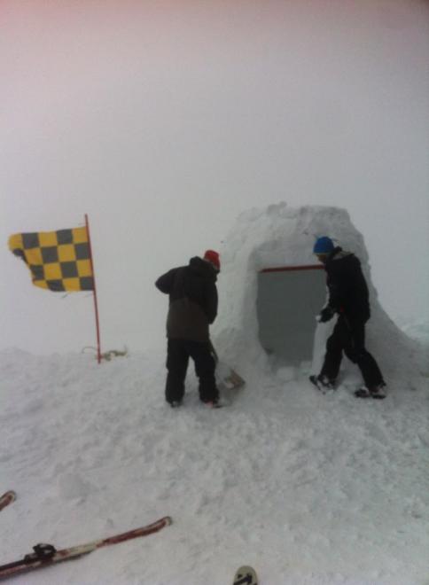 Καλάβρυτα: Έτοιμο το igloo από τους εργαζόμενους του Χιονδρομικού Κέντρου - Θα πάθετε πλάκα τι έχουν φτιάξει - Φωτογραφία 4