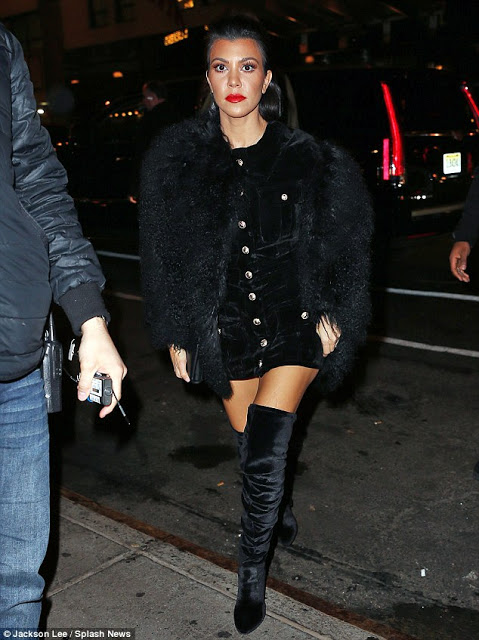 Η αποκαλυπτική εμφάνιση της Kourtney Kardashian σε νυχτερινή έξοδο... [photos] - Φωτογραφία 3