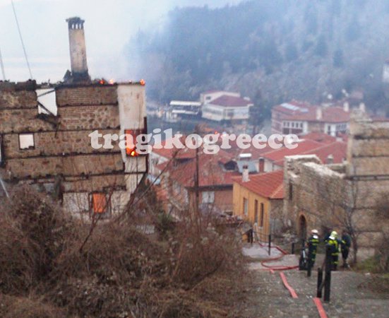 ΚΑΣΤΟΡΙΑ: Κάηκε ολοσχερώς το αρχοντικό Γκιμουρτζίνα στο Απόζαρι [photos] - Φωτογραφία 3