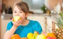 Δεν τρώει το παιδί σας φρούτα και λαχανικά; Έξυπνοι τρόποι να το πείσετε