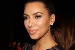 Η Kim Kardashian ντύθηκε... Κρουέλα Ντεβίλ στην Εβδομάδα Μόδας... [photos]