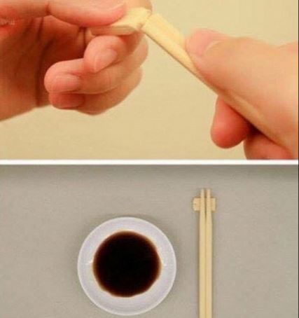 Γυναίκα έριξε το ίντερνετ - Ανακάλυψε τυχαία ότι όλοι χρησιμοποιούν λάθος τα chopsticks - Φωτογραφία 2