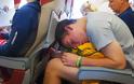 11 μυστικά για να κοιμάστε καλύτερα κατά τη διάρκεια της πτήσης