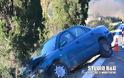 Αυτοκίνητο στο Ναυπλιο καρφώθηκε σε κυπαρίσσι - Φωτογραφία 1