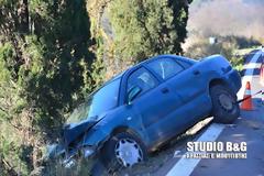 Αυτοκίνητο στο Ναυπλιο καρφώθηκε σε κυπαρίσσι