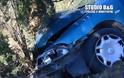 Αυτοκίνητο στο Ναυπλιο καρφώθηκε σε κυπαρίσσι - Φωτογραφία 3