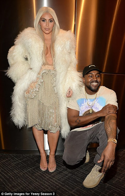 Ποιος χωρισμός; Ο Kanye West παρουσίασε τη νέα του συλλογή και η Kim Kardashian ήταν εκεί πιο ανανεωμένη από ποτέ... [photos] - Φωτογραφία 4