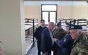 Επίσκεψη ΑΝΥΕΘΑ Δημήτρη Βίτσα στο Κέντρο μετεγκατάστασης προσφύγων στο Σχιστό - Φωτογραφία 1