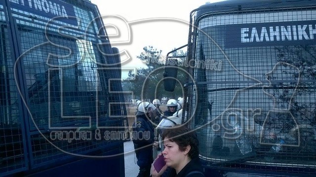 Επιχείρηση της αστυνομίας τα ξημερώματα στο στρατόπεδο στα Διαβατά -Ξεσηκώθηκαν οι κάτοικοι - Φωτογραφία 3