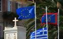 Μεσίστιες κυματίζουν οι Ελληνικές σημαίες στο Ναύπλιο [photos]