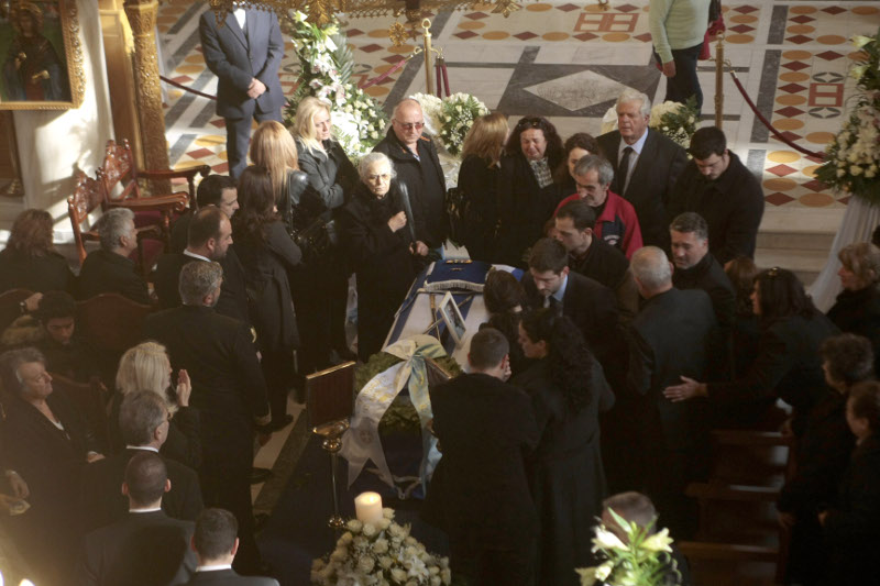 ΘΡΗΝΟΣ στην κηδεία του υποπλοίαρχου Αναστάσιου Τουλίτση [photos] - Φωτογραφία 5