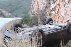 Ανατροπή αυτοκινήτου στο Μεσοπόταμο Πάργας - Άγιο είχαν οι επιβάτες [photos+video]