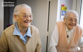 Γάλλια: Δίδυμες αδελφές γιόρτασαν τα συνολικά... 208 χρόνια τους - Φωτογραφία 1