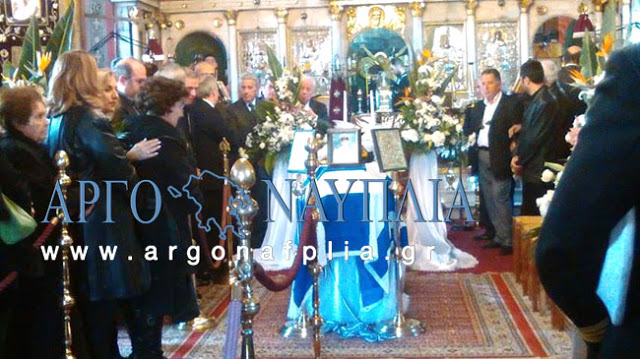ΤΩΡΑ: Θρήνος στην κηδεία του Κωνσταντίνου Πανανά... [photos] - Φωτογραφία 2