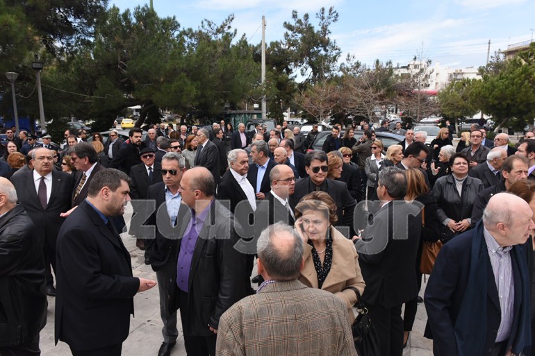 Συγγενείς και φίλοι είπαν το τελευταίο αντίο στον πατέρα του Πάνου Καμμένου - Φωτογραφία 17