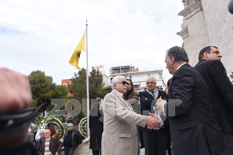 Συγγενείς και φίλοι είπαν το τελευταίο αντίο στον πατέρα του Πάνου Καμμένου - Φωτογραφία 23