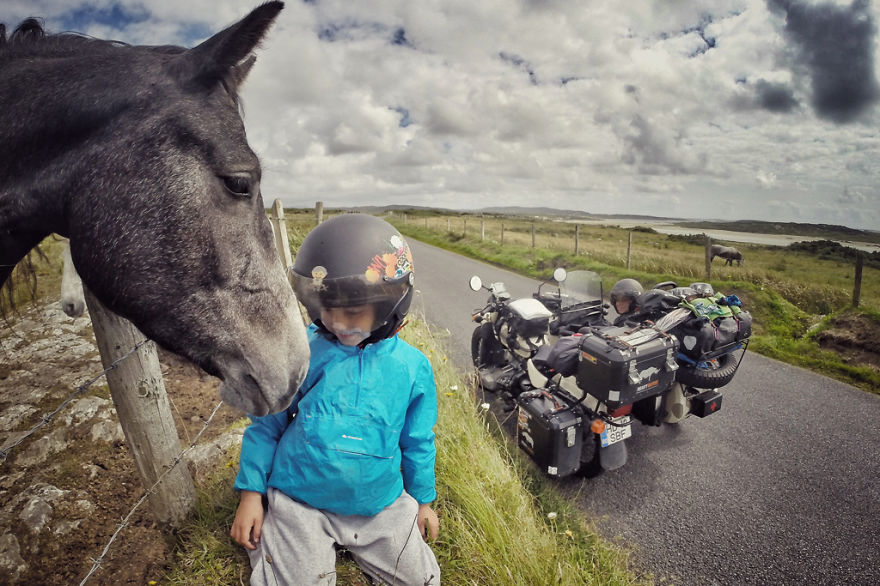 Ταξίδεψαν 28.000 χλμ με μηχανή μαζί με τον 4χρονο γιο τους για να του δείξουν τον κόσμο! [photos] - Φωτογραφία 13