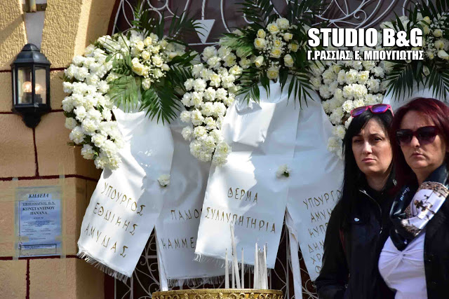 Τραγικές στιγμές στην κηδεία του υποπλοίαρχου Κωνσταντίνου Πανανά στο Ναύπλιο (βίντεο) - Φωτογραφία 20