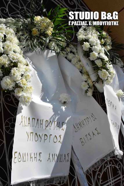 Τραγικές στιγμές στην κηδεία του υποπλοίαρχου Κωνσταντίνου Πανανά στο Ναύπλιο (βίντεο) - Φωτογραφία 21