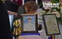 Τραγικές στιγμές στην κηδεία του υποπλοίαρχου Κωνσταντίνου Πανανά στο Ναύπλιο (βίντεο) - Φωτογραφία 17