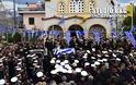 Τραγικές στιγμές στην κηδεία του υποπλοίαρχου Κωνσταντίνου Πανανά στο Ναύπλιο (βίντεο) - Φωτογραφία 5