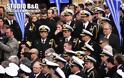 Τραγικές στιγμές στην κηδεία του υποπλοίαρχου Κωνσταντίνου Πανανά στο Ναύπλιο (βίντεο) - Φωτογραφία 8