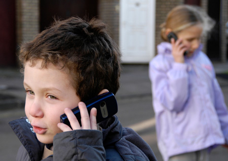 ΕΡΕΥΝΑ ΣΟΚ: Πόσο κινδυνεύουν 4 δισεκατομμύρια χρήστες των κινητών τηλεφώνων; - Φωτογραφία 5