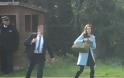 Σκάνδαλο στο Παλάτι: Η Kate Middleton χρησιμοποιεί ελικόπτερο 3.000 λιρών ενώ η Βασίλισσα παίρνει το τρένο! [photos]