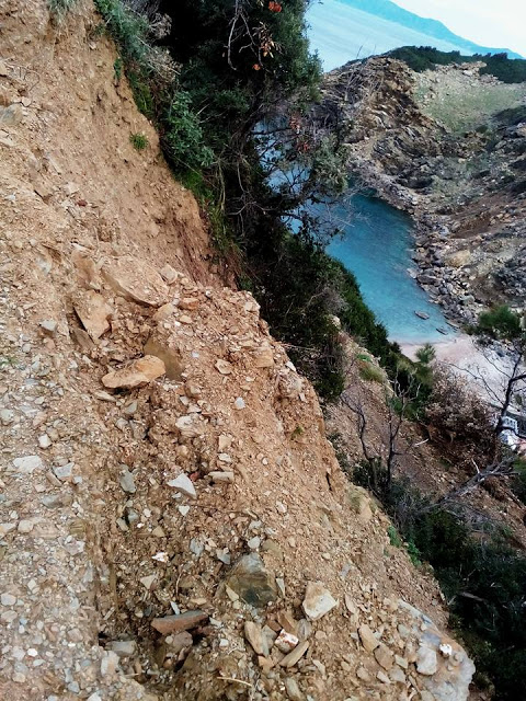 Κατολίσθηση έκλεισε παραλία στην Σκόπελο - Φωτογραφία 2