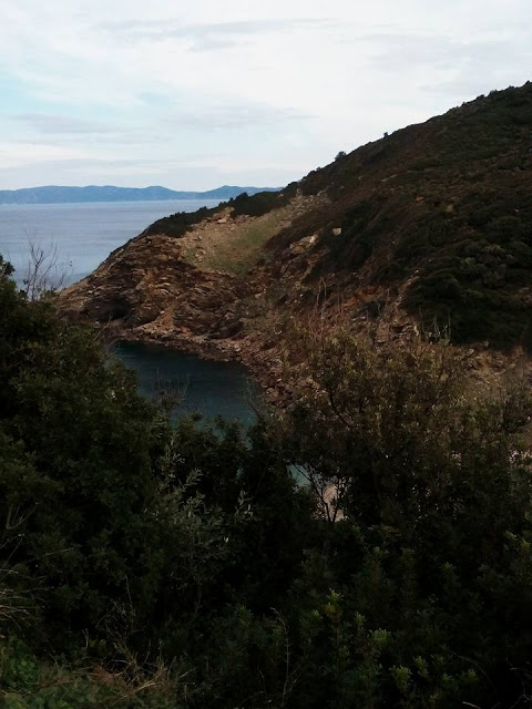 Κατολίσθηση έκλεισε παραλία στην Σκόπελο - Φωτογραφία 4