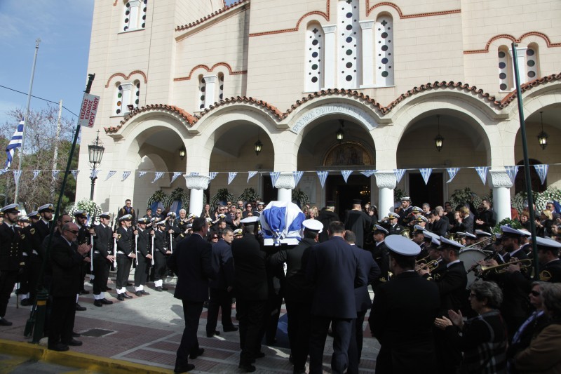 Θρήνος στην κηδεία του ανθυπασπιστή Ελευθέριου Ευαγγέλου (φωτό) - Φωτογραφία 6