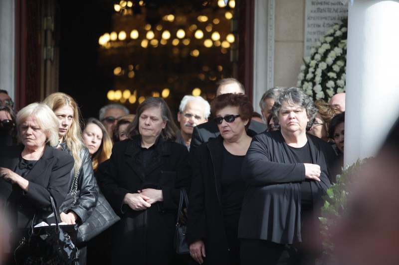Θρήνος στην κηδεία του ανθυπασπιστή Ελευθέριου Ευαγγέλου (φωτό) - Φωτογραφία 7