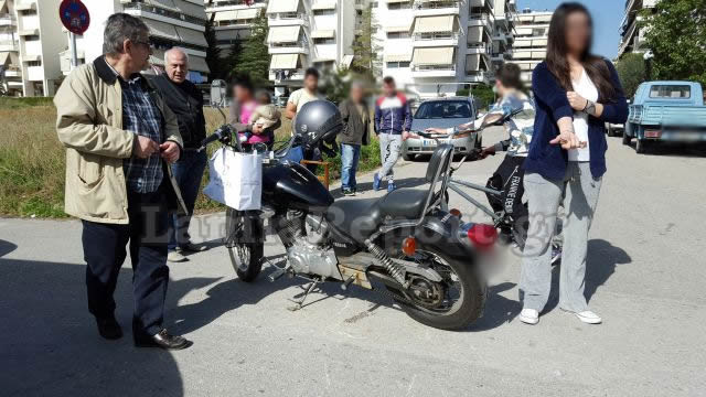 Λαμία: Αυτοκίνητο παραβίασε STOP και χτύπησε μηχανή [photos] - Φωτογραφία 2