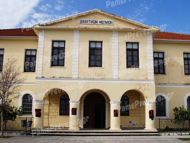 Πρέβεζα: Βανδάλισαν το Δικαστικό Μέγαρο στην Πρέβεζα – Σχηματίστηκε δικογραφία - Φωτογραφία 2
