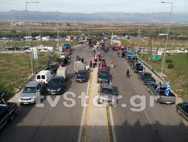 Κομμένη στα δύο η Ελλάδα - Μπλόκο των αγροτών στον Μπράλο [photos+video] - Φωτογραφία 4